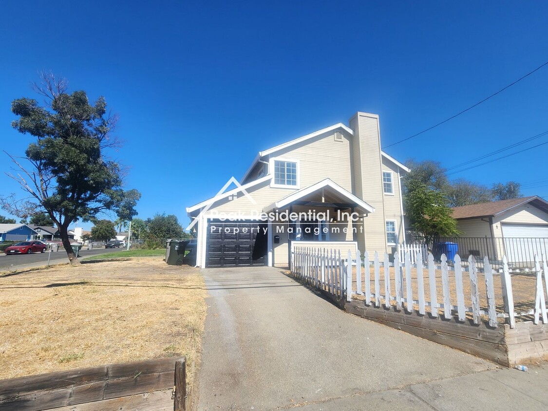 Foto principal - Wonderful 3bd/2.5ba North Sacramento Home