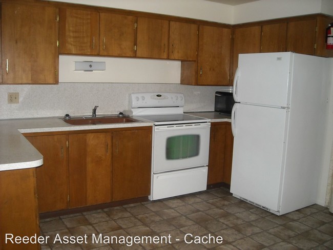 Building Photo - 819 E 100 N