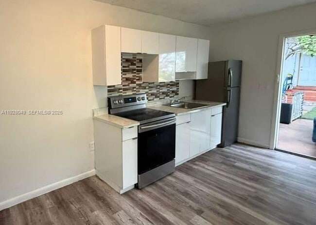 Foto del edificio - 812 NW 26th Ave