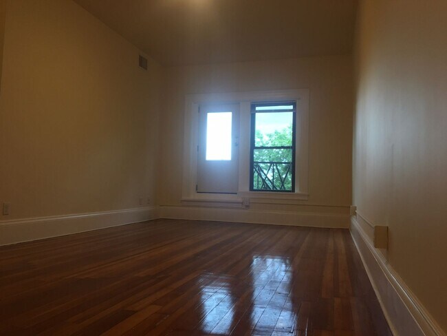 Foto del edificio - 1597 Beacon St