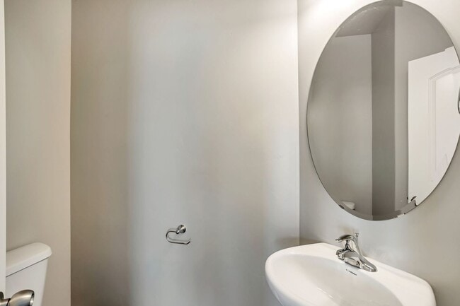 Building Photo - Dog Friendly Exchange Townhome
