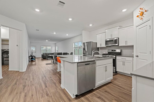 Building Photo - 136 Cherry Ridge Rd