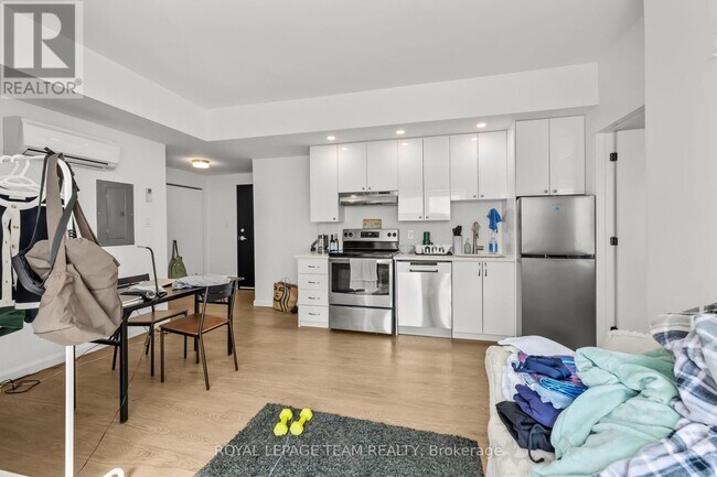 Photo du bâtiment - 506-506 Gladstone Ave