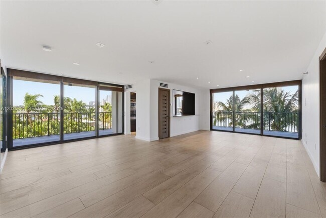 Foto del edificio - 801 N Venetian Dr