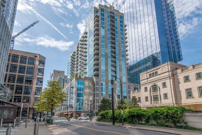 Building Photo - 301 Demonbreun St