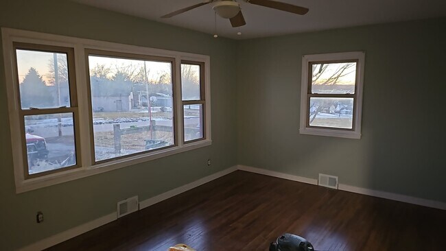 Building Photo - 118 Sousek Ave
