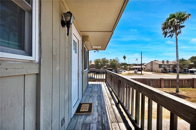 Foto del edificio - 6117 Hidden Oaks