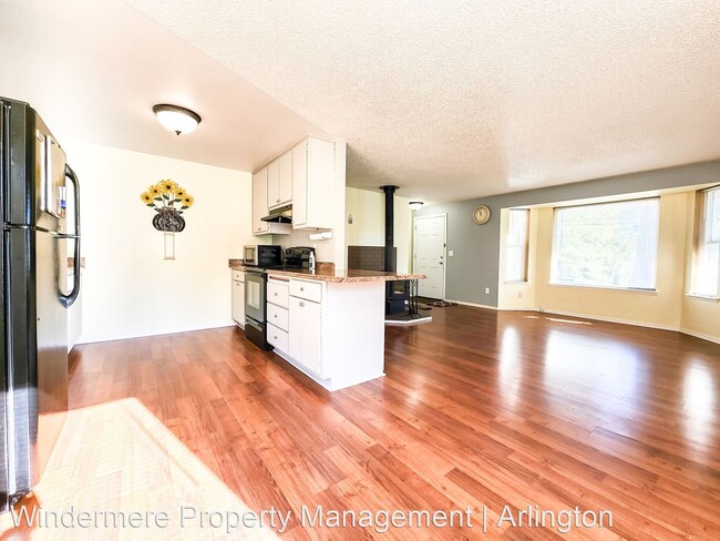 Foto del edificio - 2 br, 1 bath House - 16420 W Lake Goodwin Rd