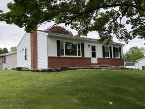 Building Photo - 104 Creekside Dr