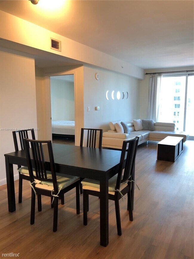 Foto del edificio - 1 br, 1 bath Condo - 7350 SW 89th St Apt 2...