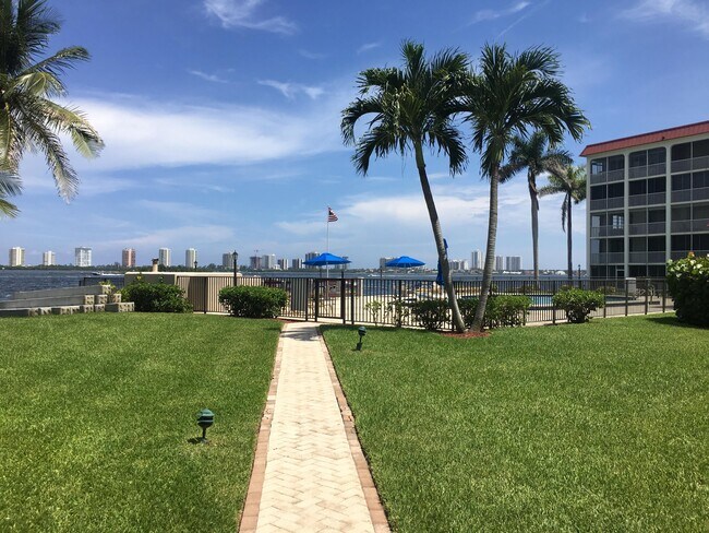 Building Photo - 105 Paradise Harbour Blvd