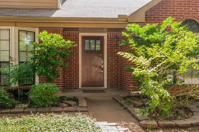 Foto del edificio - 2045 Wedgewood Dr