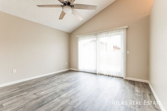 Foto del edificio - Incredible single story 3 Bed/2 Bath home ...
