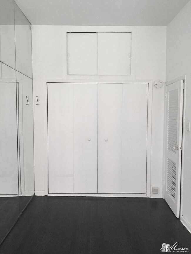 Foto del edificio - 456 W 23rd St