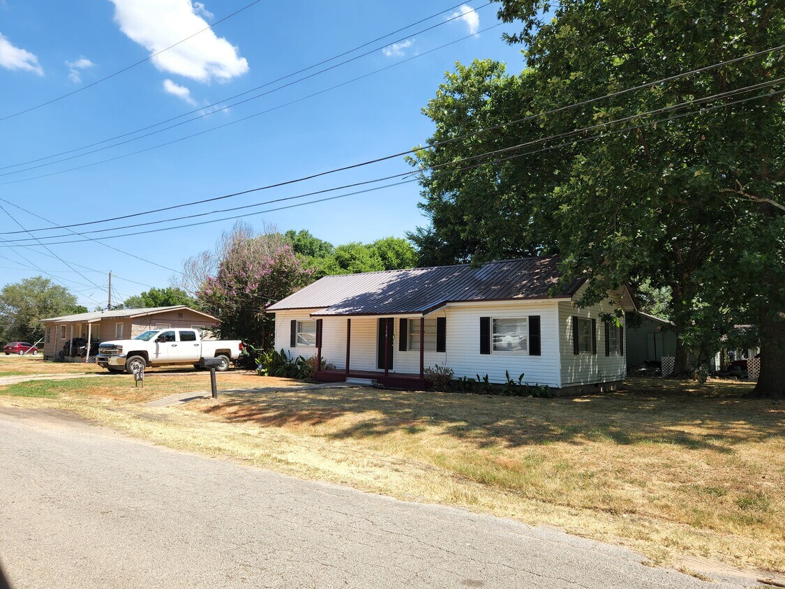 Foto principal - 119 E Elmwood Ave