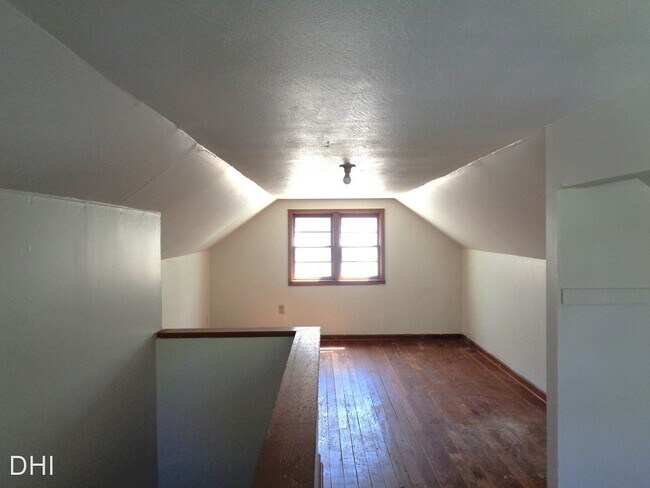 Building Photo - 2 br, 1 bath House - 300 So. 40