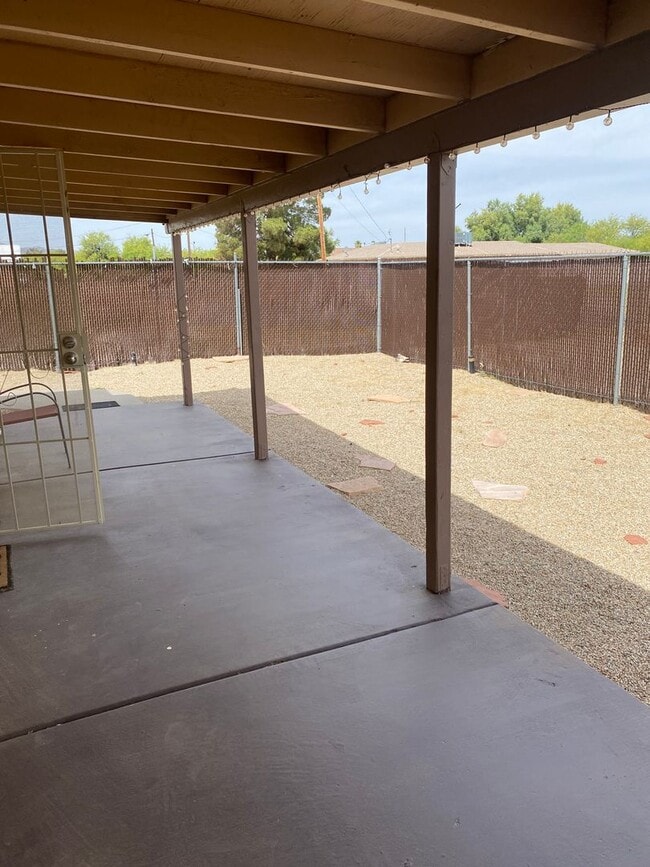 Building Photo - This 4 bedroom won't last
