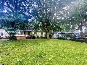 Building Photo - 2004 Bader Ave SW