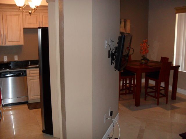 Building Photo - Meridian Luxury Top-Floor Condo with amazi...