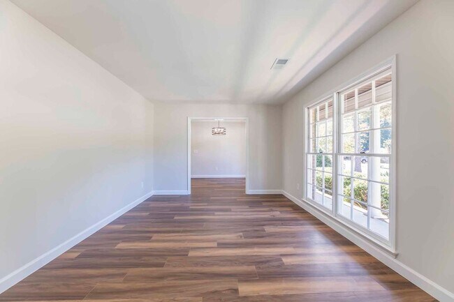 Building Photo - 3925 Biltmore Dr