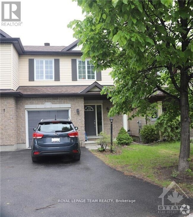 Building Photo - 217 Deerfox Dr