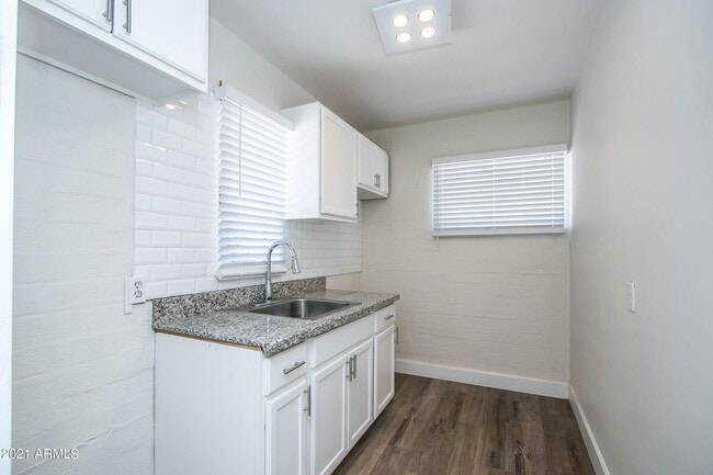 Building Photo - FREE RENT ON APPROVED CREDIT INTERESTED?   DOWN TOWN HISTORICE DISTRICT.