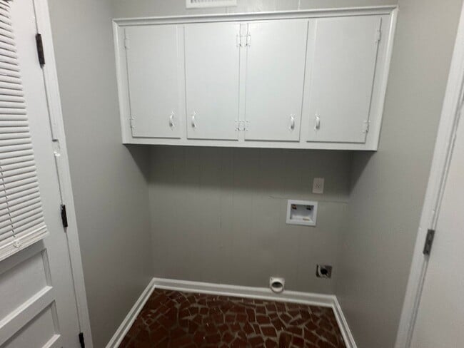 Building Photo - 4344 Walnut Hill Dr