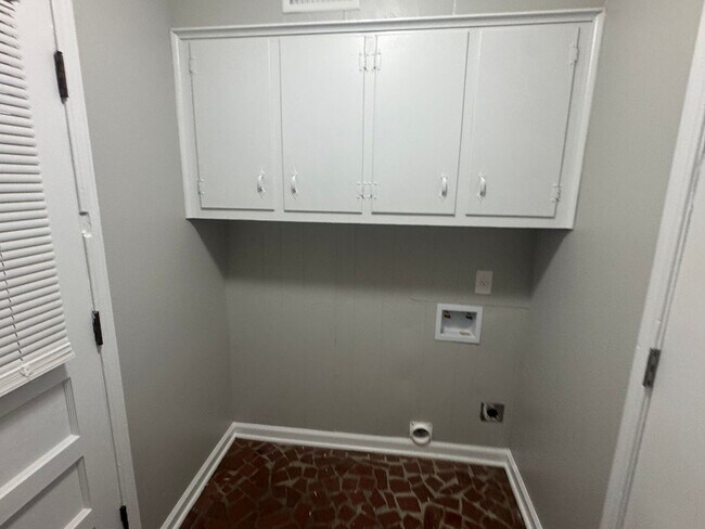 Foto del edificio - 4344 Walnut Hill Dr