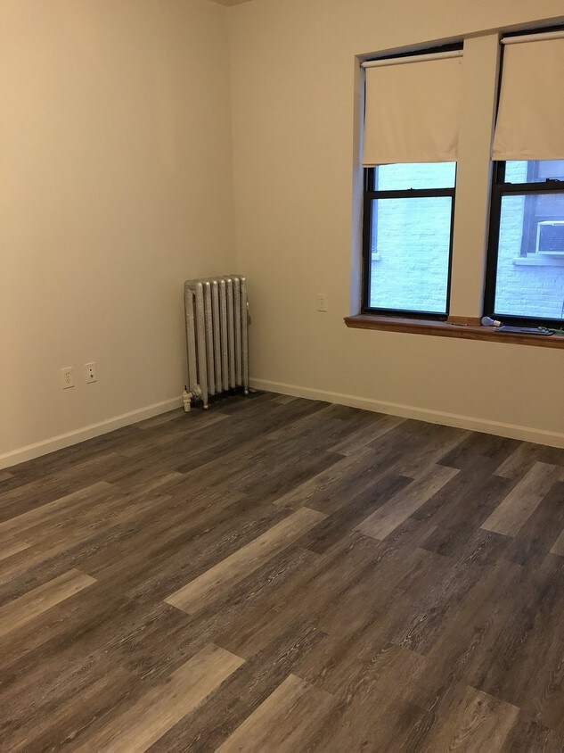 Foto principal - 31-57 34th St
