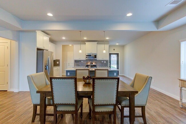 Building Photo - 245 Split Rail Dr
