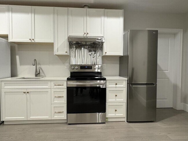 Building Photo - 1 bedroom in Burnaby BC V5J 2G9