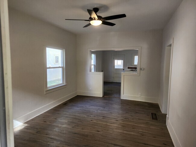 Foto del edificio - 533 E 11th St