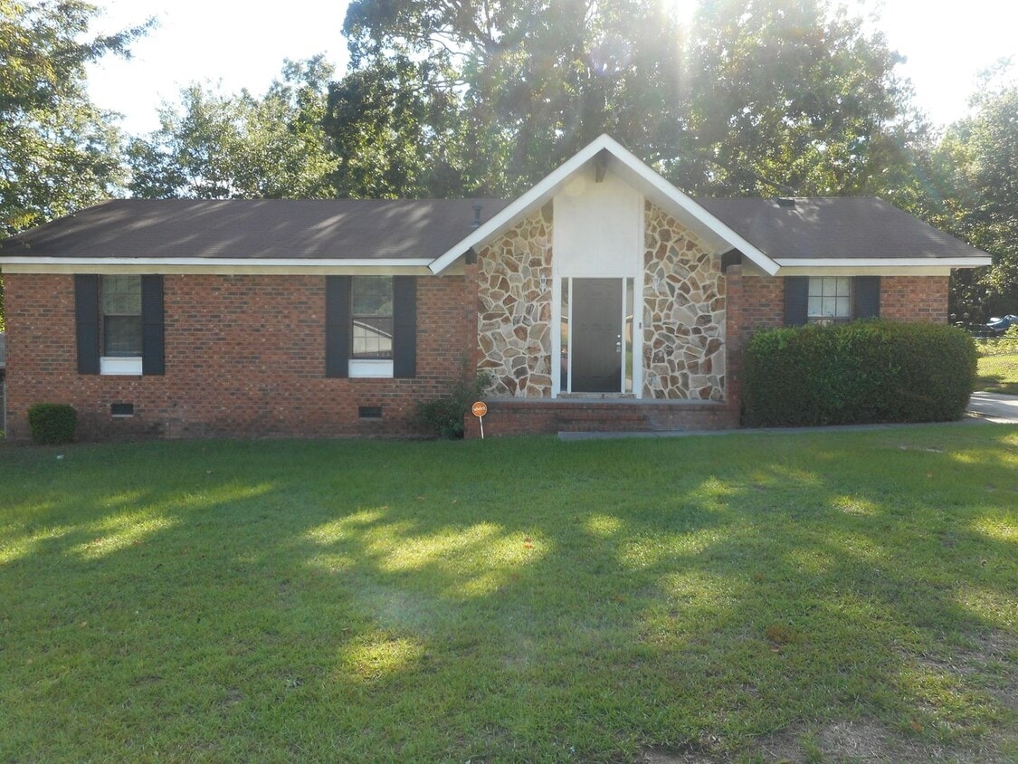 Charming 3 Bedroom 2 Bath In Hephzibah - Charming 3 Bedroom 2 Bath  In Hephzibah