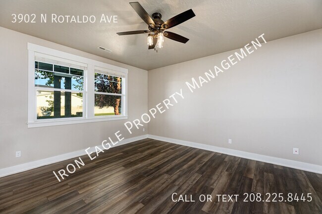 Foto del edificio - 3902 N Rotaldo Ave