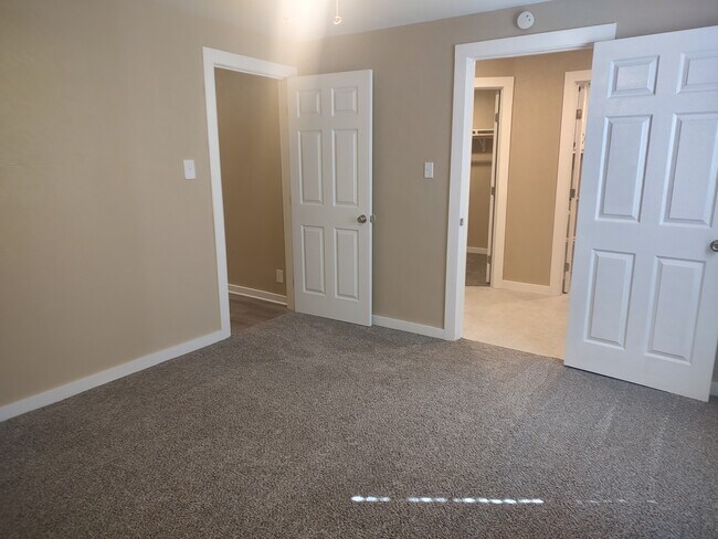 dormitorio principal - 113 NW Main St