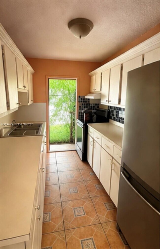 Foto del edificio - 185 NW 82nd St