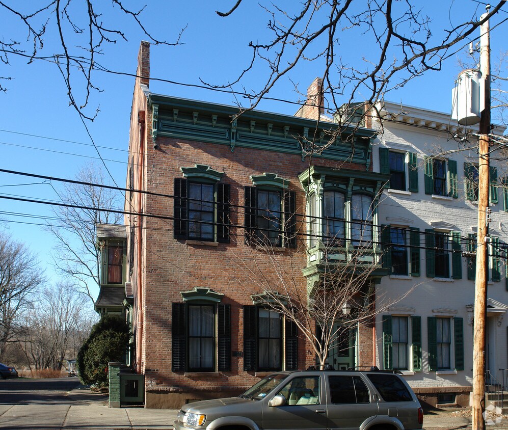Primary Photo - 26 Washington Ave