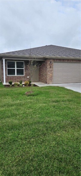 Building Photo - 617 NW 68th Ave