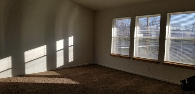 Foto del edificio - 472-285 Johnstonville Rd