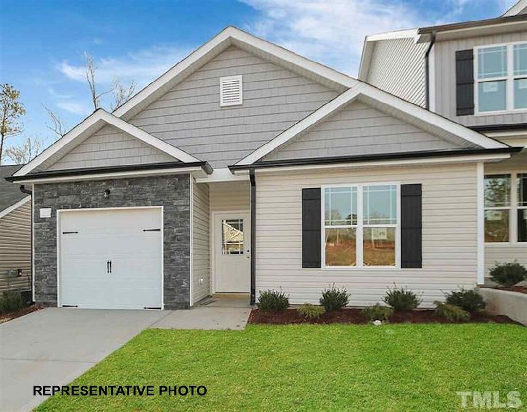 Primary Photo - 3 Bedroom Triplex in Smithfield!