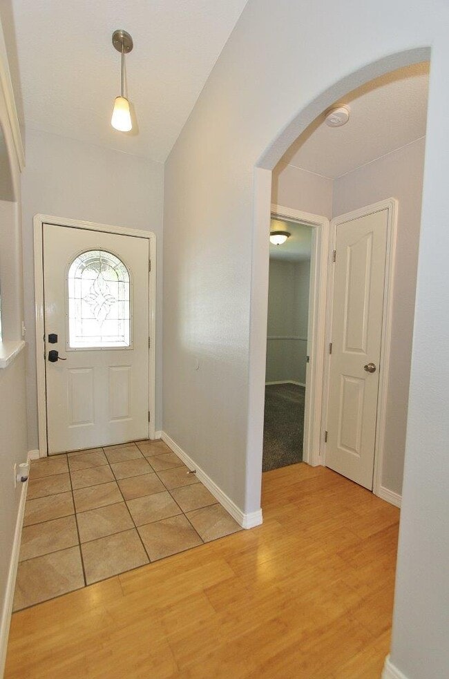 Building Photo - 2624 Manchester Dr