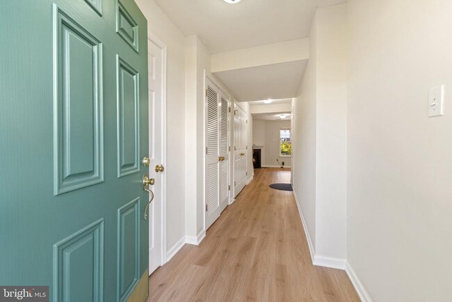 Foto del edificio - 8220 Ramseur Pl