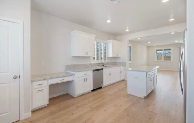 Foto del edificio - Newer Single Story 3 Bedroom Home for Rent in West Roseville