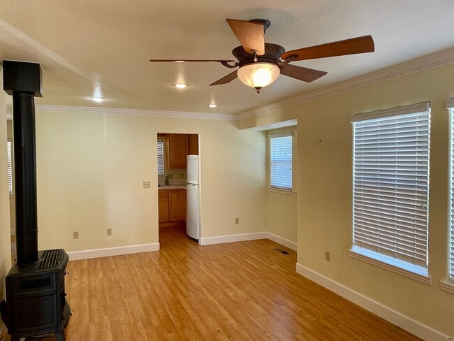 Building Photo - Spacious 3 Bedroom 2 Bath Home in Monterey