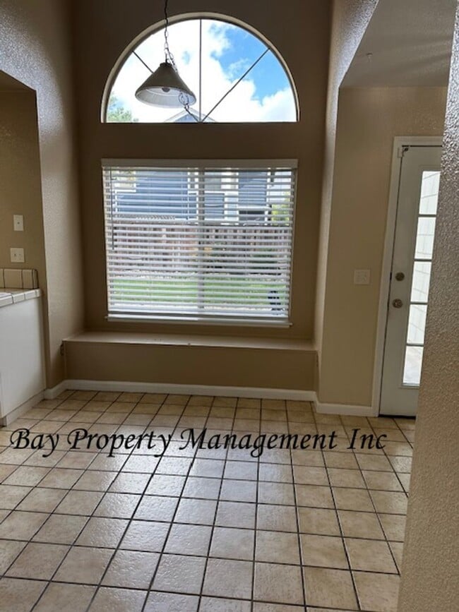 Building Photo - Charming 2 Bedroom, 2 Bath Home in Creekbr...