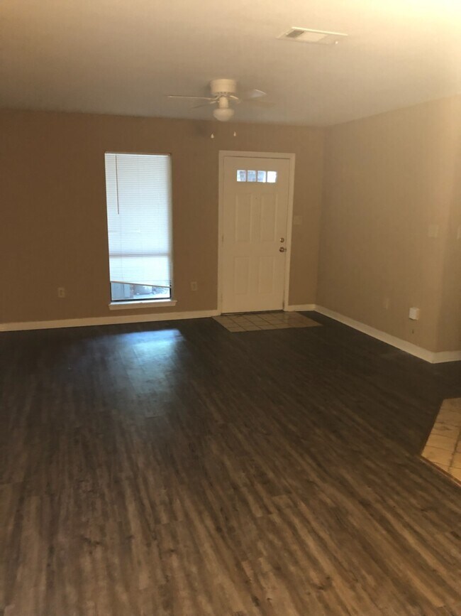 Building Photo - 111 Fairfax Cir