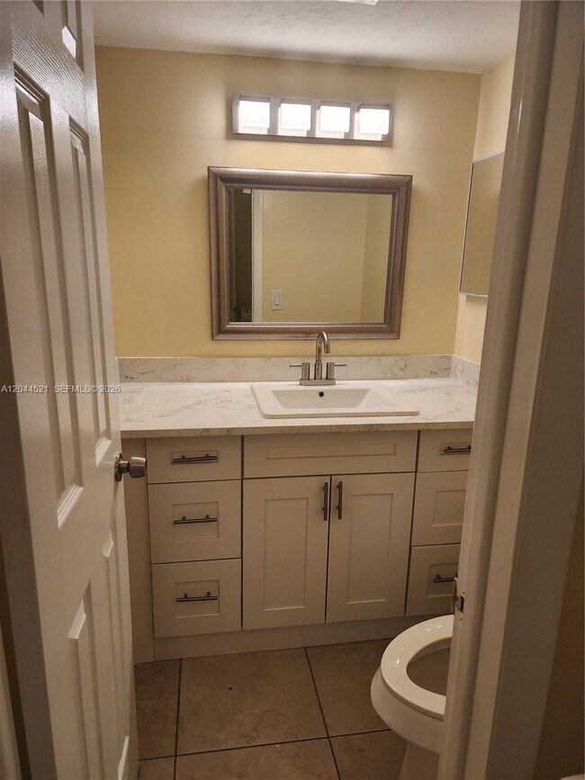 Building Photo - 2148 White Pine Cir