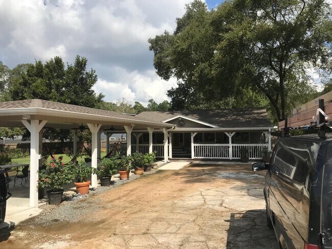 Foto del edificio - 25845 Peach Dr