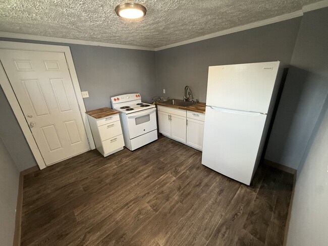 Building Photo - 1298 Preston St