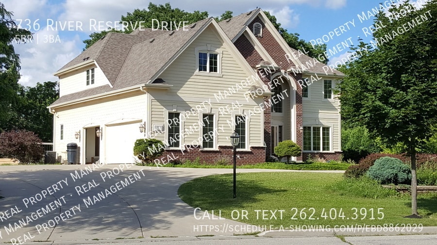 Primary Photo - Beautiful 5 Bedroom Home in Hartland, A Mu...